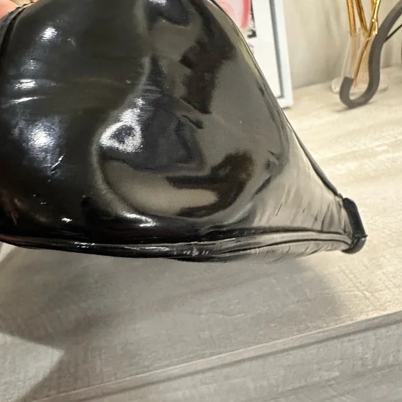 Gucci Elegant Black Patent Leather Bag with Bamboo Handle - Picture 15 of 16